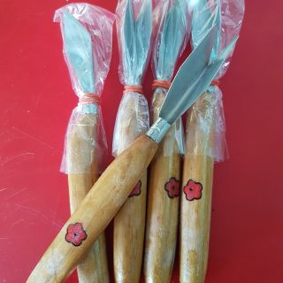 มีดเลาะตาสับปะรด,มีดเซาะตาสับปะรด(ด้ามไม้ดอกแดง)