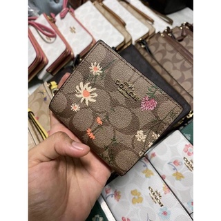 กระเป๋าสตางค์ coach สวยเกร๋ๆ