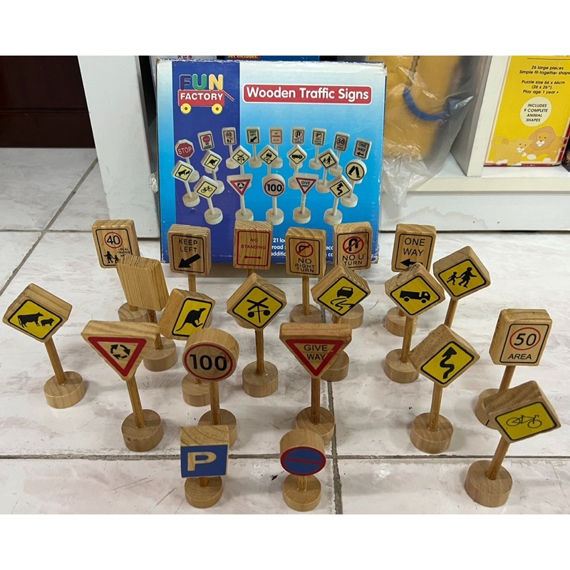 C76.Wooden Traffic Signs ของ Fun Factory