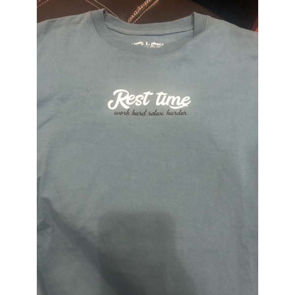 เสื้อยืดคอกลม สีคราม mister beard ไซส์ L ความกว้างอก ประมาณ 19 นิ้ว ความยาวเสื้อประมาณ 27 นิ้ว จากห้