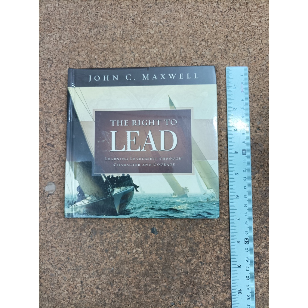 หนังสือ The Right to Lead: Learning Leadership Through Character and Courage (Hardcover) by John C. 