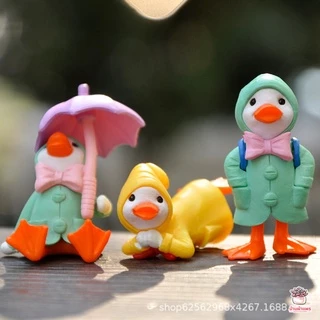 เป็ดน้อยในฤดูฝน [ เซต 4 ชิ้น ] ตุ๊กตาจิ๋ว โมเดลจิ๋ว แต่งสวน