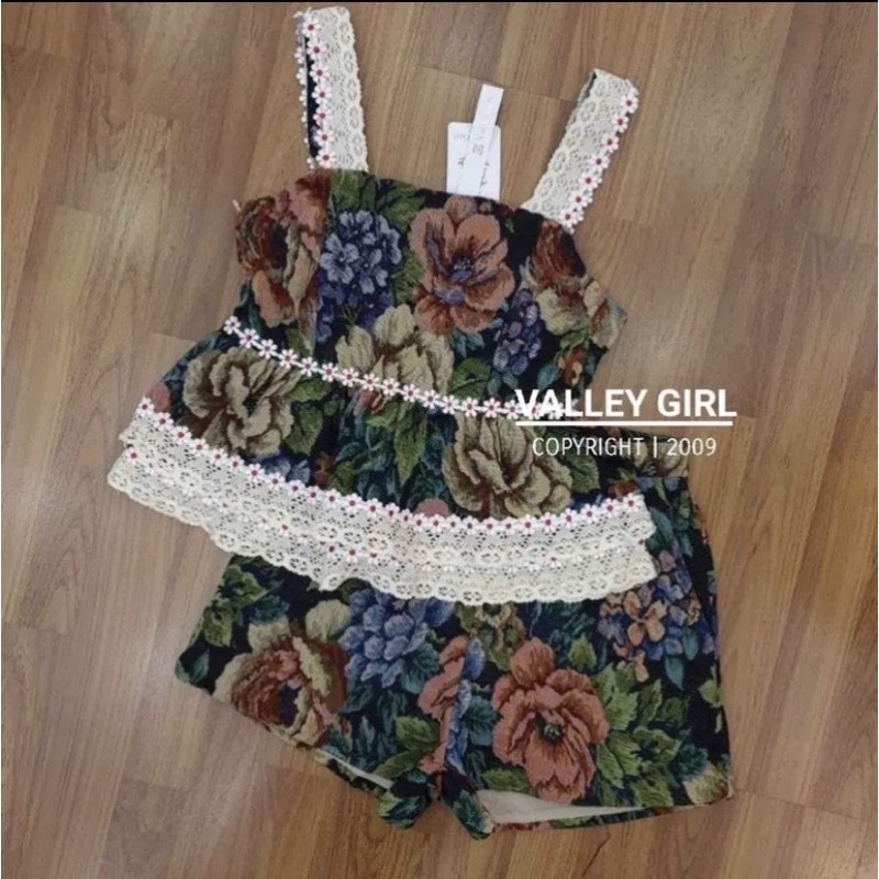ป้าย Valley Girl (L)เซท 2 ชิ้นผ้าทอ เซทสายเดี่ยวแต่งดีเทลน่ารักๆใส่เที่ยวสวยๆค่ะ❤️
