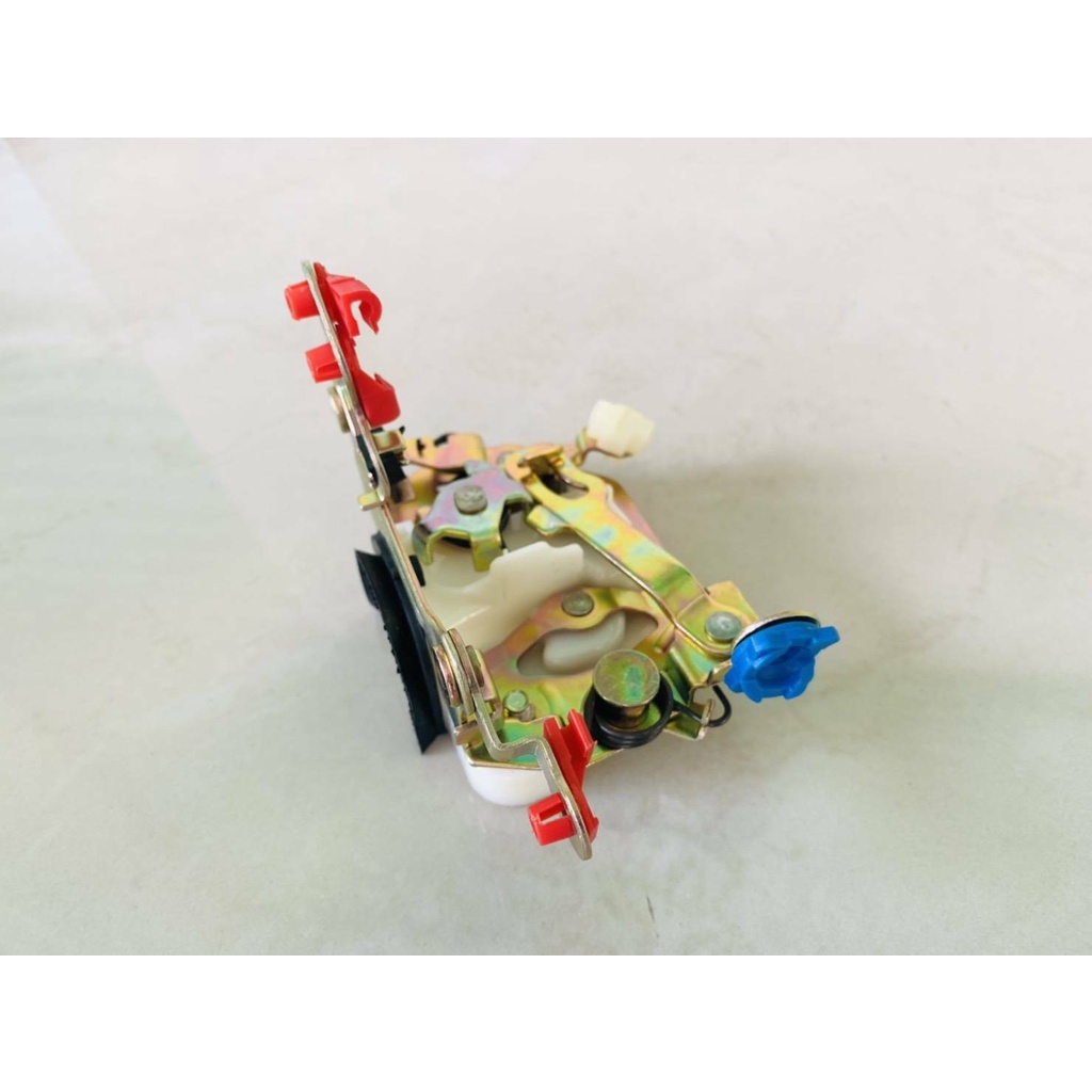 กลอนประตู NISSAN BIG-M TD25 ไต้หวัน ข้างRH(ขวา) อันละ400บาท