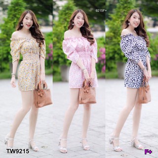 TW9215Jumpsuit จั๊มสูทสั้นปาดไหล่ลายดอก รายละเอียดสินค้า Jumpsuit จั้มสูทขาสั้น ทรงปาดไหล่ ผ้าวูลพีช ลายดอกเดซี่ งานจั้ม