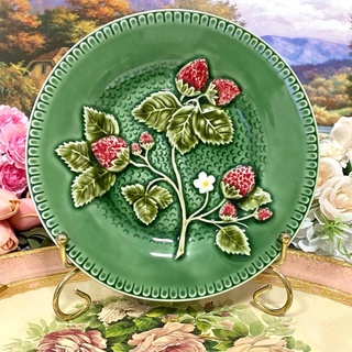 Bordallo Pinheiro Strawberry Fruit Plate จานขนาด 19.5 ซม