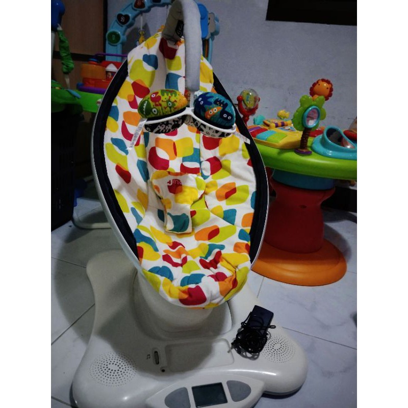 เปลไกวไฟฟ้า 4 MOMS MAMAROO เลียนแบบการอยู่ในท้อง
