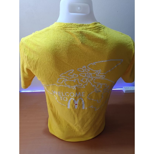 เสื้อยืดลาย McDonald's สีเหลือง