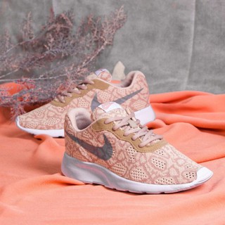 Nike Tanjun Peach Motif รองเท้าผ้าใบสีเทา