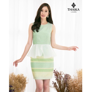 Thaika เดรส ‘ขจร’ รุ่นLimited Edition ชุดผ้าไทย เดรสสีเขียวอ่อน ทรงสอบ แต่งผ้าแก้วระบายช่วงเอว ชุดไทย ชุดทำงาน ชุดออกงาน