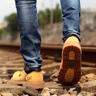 SIZE?Exclusive Caterpillar รองเท้าหนังสไตล์อังกฤษมา ร์ตินรองเท้าผู้ชายกลางแจ้งกันน้ำ
