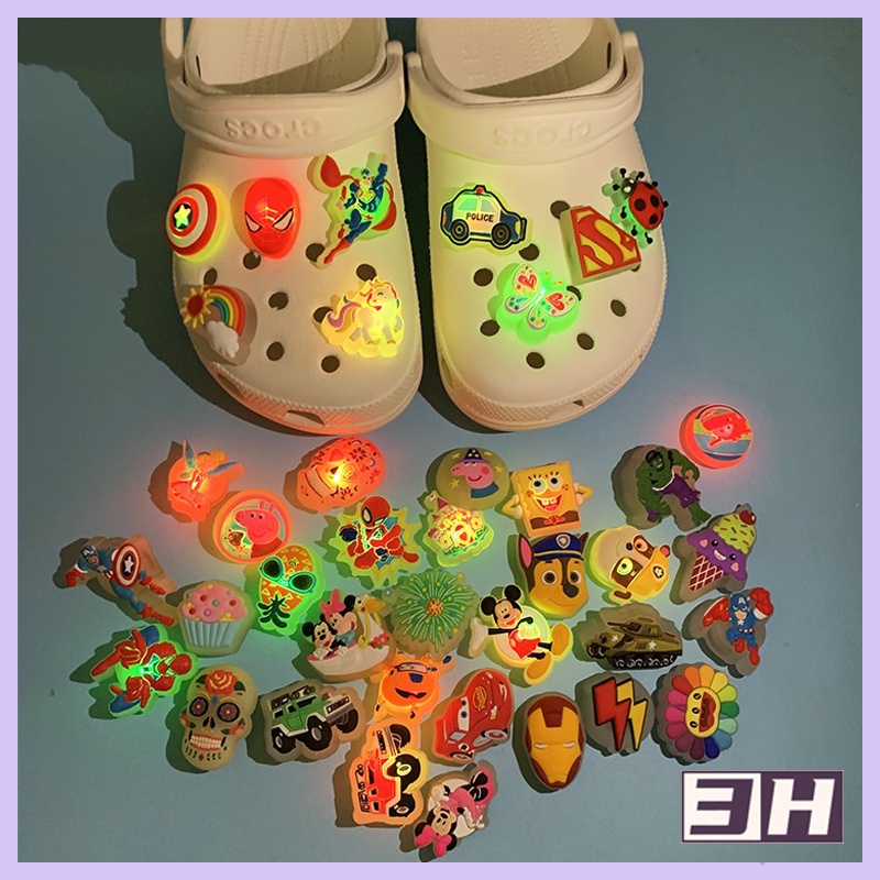 การ์ตูน Luminous Jbitz สําหรับ croc Charm Jibbits อะนิเมะ Spiderman รองเท้า Charms croc Jibbits Pin สําหรับชายรองเท้าอุปกรณ์เสริมตกแต่ง