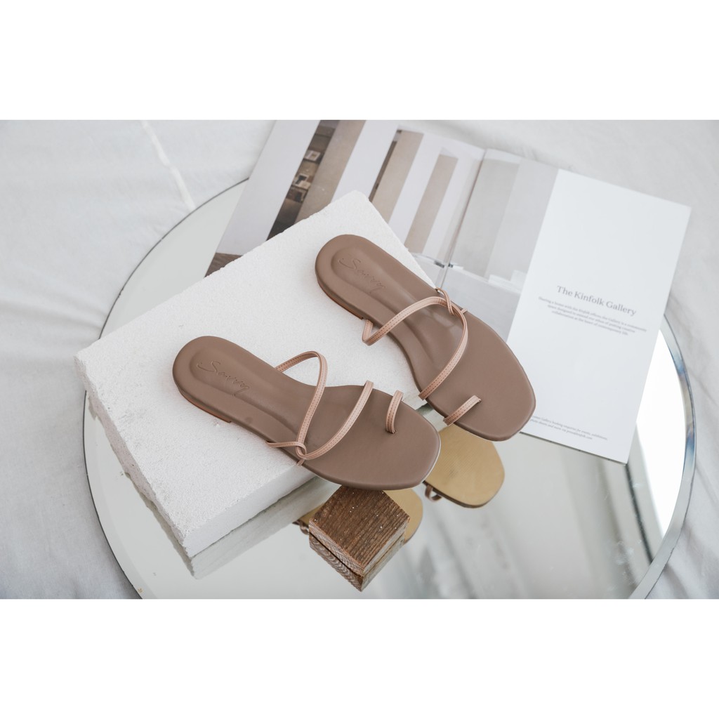 coco in taupe | savvy.bkk (รุ่นนี้แนะนำให้ลด 1 ไซส์นะคะ)