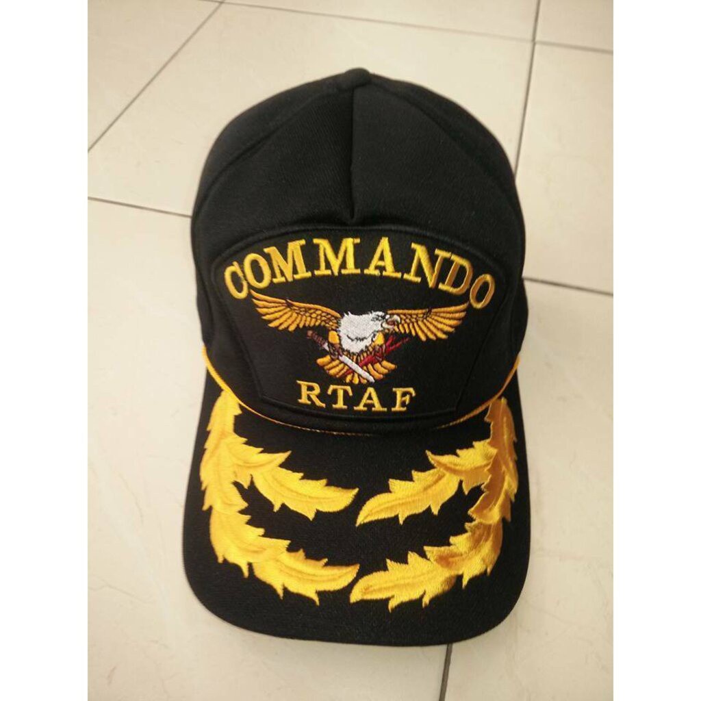 หมวกคอมมานโดกองทัพอากาศ Special Operations COMMANDO มีช่อชัยพฤกษ์ 2 ช่อ