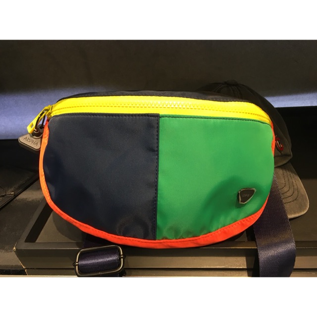 กระเป๋า cos