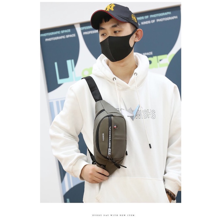(w194) กระเป๋าคาดอกคาดเอว ผิวผ้ากันน้ำ แต่งห่วงห้อยกุญแจ vgetbag
