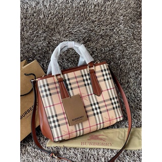 Burberry Medium title tote bag Code:B13D110765 แบรนด์แท้ 100% งาน Outlet