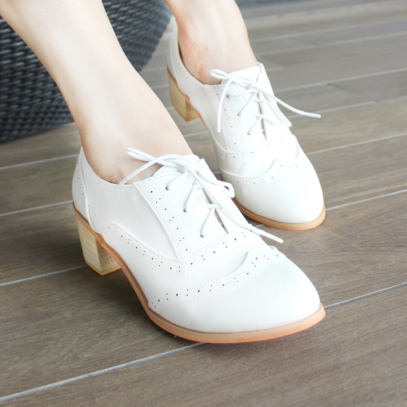 รองเท้าหนัง Nana Okada ผู้หญิง oxford shoes สไตล์ Vintage ส้นสูง พื้นไม้ หนังด้าน ฉลุรอบ  สีขาว