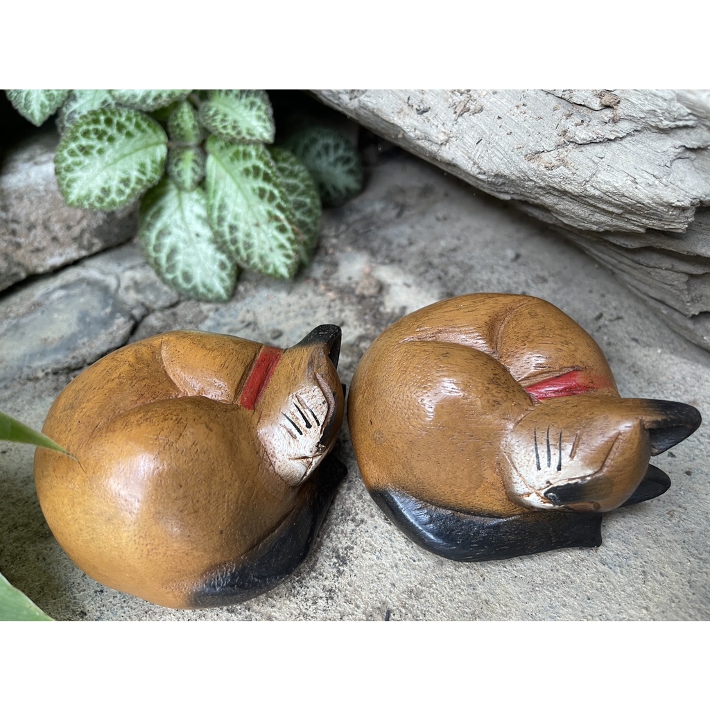 แมวไม้ แกะสลัก คู่นอนขด กว้าง4นิ้ว ตุ๊กตาแมว แมวนอนหวด ไม้จามจุรี โมเดลแมว ของตกแต่งบ้าน ของขวัญ น่ารัก  มีชีวิตชีวา - รูปที่ 5