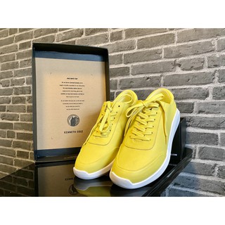 Kenneth Cole New York Mellow Lace Up Sneaker รองเท้าผ้าใบหนังพื้นโฟมสี mellow yellow สำหรับผู้หญิง