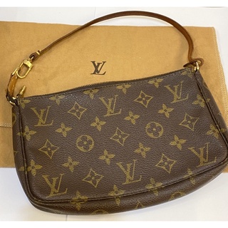 หายาก ราคาดี ไม่ผ่านสปา Louis Vuitton Pochette Monogram ของจริงสวยค่ะ รุ่นฮิต มือสอง สภาพดี มีถุงผ้า