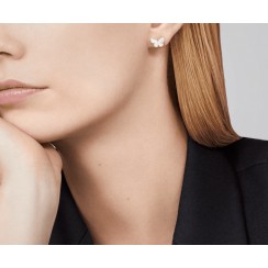 Sweet Alhambra รูปผีเสื้อหูเกาหลี Van cleef และ arpels ดูเหมือนกัน