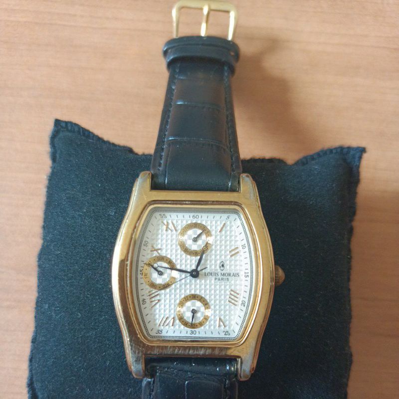 นาฬิกาแบรนด์เนม louis morais  paris23k หน้าปัดสีขาวตัวเรือนสีทอง สายหนังสีดำของแท้ 100% มือสองสภาพใช้งานได้ปกติ