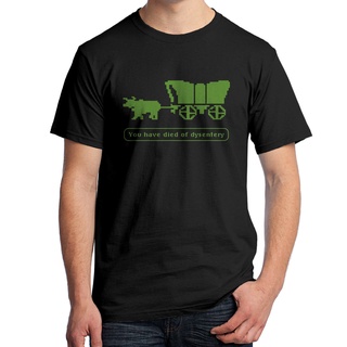 เสื้อยืดผ้าฝ้ายพิมพ์ลายแฟชั่น เสื้อยืด พิมพ์ลายวิดีโอเกม Oregon Trail You Have Died of Dysentery 8-Bit 1865