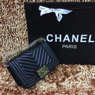 Chanel Boy chevron 8"