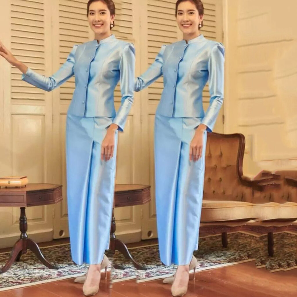 ชุดไทยจิตรลดาสีฟ้า เซ็ท 2 ชิ้น เสื้อผ้าไหมกระดุมหน้า กระโปรงยาว แนวเรียบหรู สวยสง่า ดูดีสุด