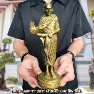 หลวงพ่อกวย วัดโฆสิตาราม ประทับยืนถือขันอาบน้ำมนต์ สีทองเก่า ความสูง 9 นิ้ว พุทธาภิเษกที่มณฑปวัดโฆสิตาราม ปี 2563 B