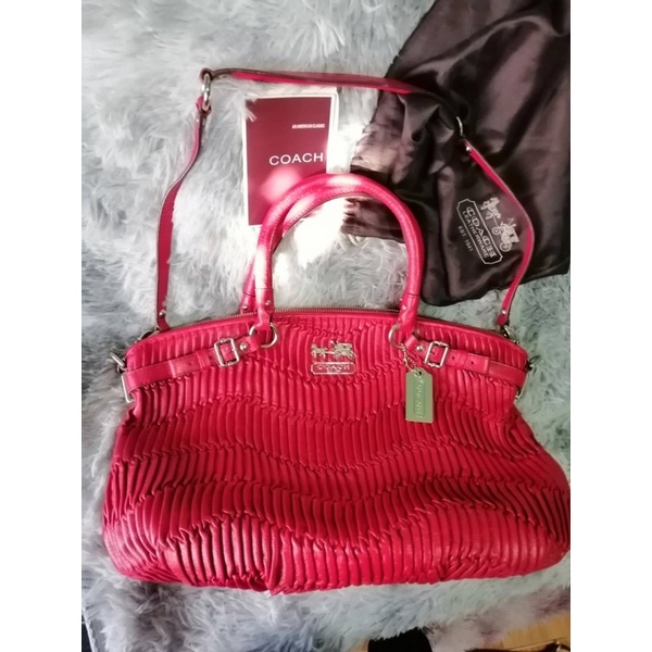coach ทรงพัดสีแดงสดหนังแท้