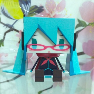 Miku หน้าสี่เหลี่ยม ของ🇯🇵แท้ มือ 2 สูง 6.5 CM มีตำหนิโบข้างซ้ายหายครับ