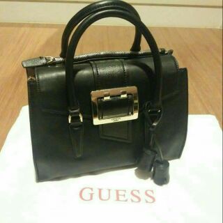 กระเป๋าแบรน Guess กระเป๋าถือ กระเป๋าสะพายสีดำ มือสอง