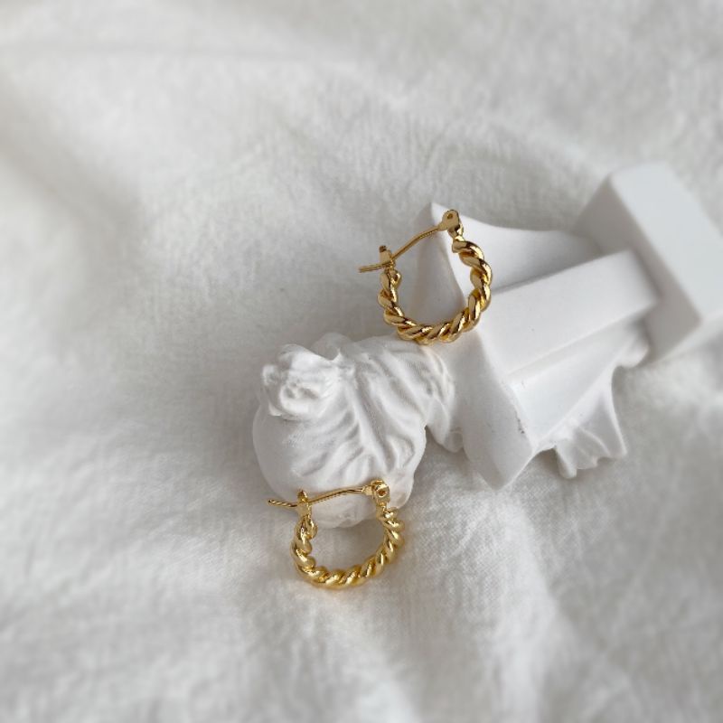 𝐋𝐀𝐃𝐘.𝐋𝐔𝐗𝐔𝐑𝐘 -14K Gold Twisty Hoop👑14K gold plated ต่างหูเงินชุบทอง 14K คนแพ้ง่ายใส่ได้ ไม่ลอกไม่ดำ