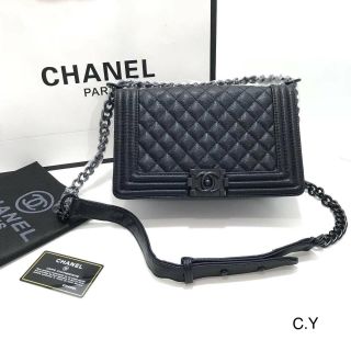 กระเป๋าสะพาย Chanel Boy อะไหล่รมควัน