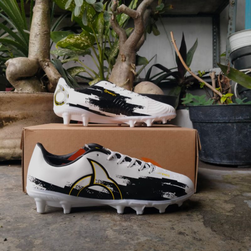 รองเท้าฟุตบอล Ortuseight Octane FG