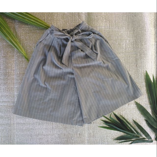 กางเกง 4 ส่วน cinema club มือสอง