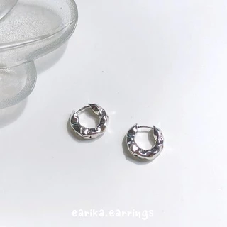 earika.earrings - big rough hoop ต่างหูห่วงทรงขรุขระก้านเงินชุบทองคำขาว/ทองขนาดใหญ่ (มีให้เลือก 2 สี) ผิวแพ้ง่ายใส่ได้