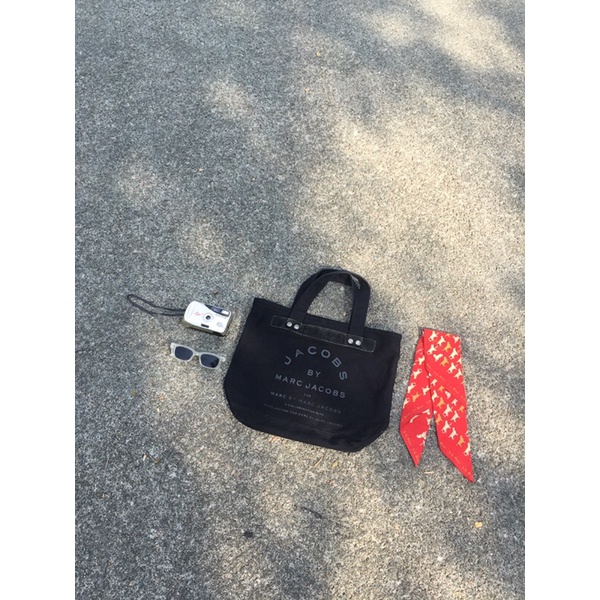 กระเป๋าโท้ต March Jacobs