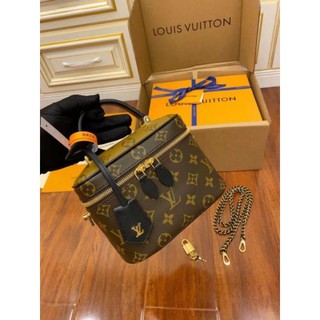 [ทักแชทก่อนสั่งซื้อ] Louis Vuitton รุ่น VANITY PM สำหรับแฟชั่นโชว์คอลเล็คชั่นประจำฤดูกาล SPRING-SUMMER 2020