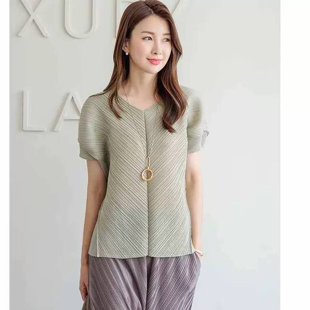 มาใหม่ ครบสี 2MUAY PLEAT เสื้ออัดพลีทงานคุณภาพ V NECK BASIC PLEAT TOP ...