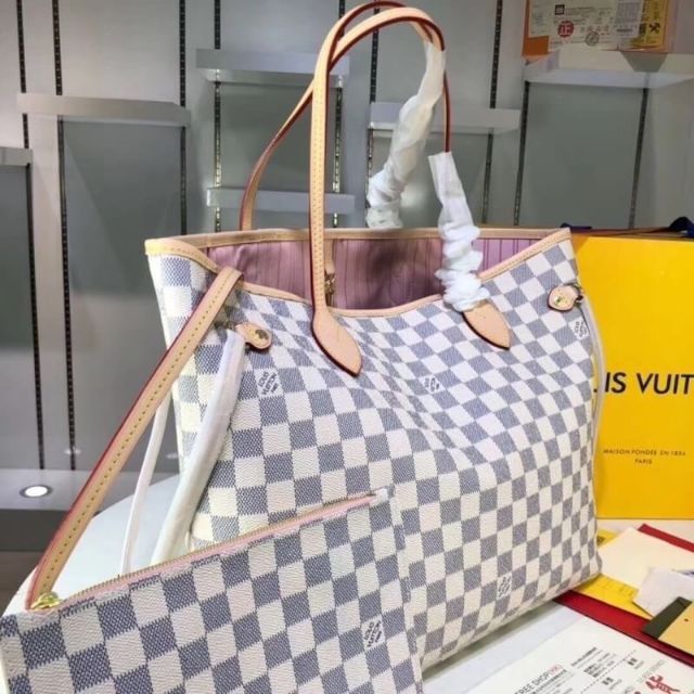 white neverfull lv