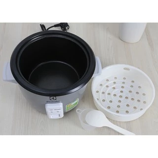 ( มี stock พร้อมส่ง ) ELECTROLUX หม้อหุงข้าวไฟฟ้า ขนาด 1.8 ลิตร รุ่น E2RC1-320W ( ของแท้ประกันศูนย์ )