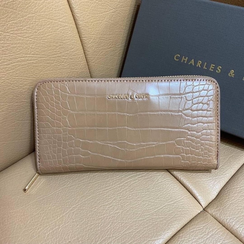 CHARLES & KEITH แท้ กระเป๋าสตางค์ใบยาว