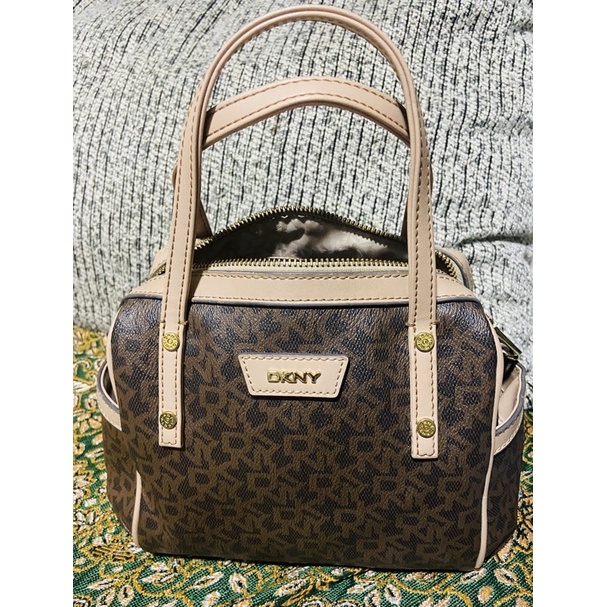 กระเป๋าDKNY ของแท้ มือสอง หิ้วพร้อมสายสะพายครอสบอดี้