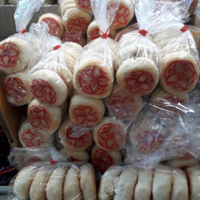 ขนมเปี๊ยะโบราณเมืองเพชรบุรี ไส้ถั่วผสมฟัก แป้งไม่กระด้าง ไส้ไม่หวานมาก ทำสดใหม่ สะอาด ทานคู่กาแฟอร่อยมากๆค่ะ
