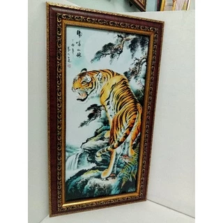 ภาพมงคล กรอบมงคล รูปเสือ ขนาดใหญ่กว้าง 34 ซ.ม ยาว 62 ซ.ม พร้อมกรอบไม้โพลีสีทอง กรอบรูปมงคล รูปเสือ