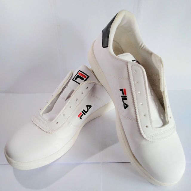 รองเท้า fila รองเท้าผ้าใบ สีขาว ราคาถูก size 44