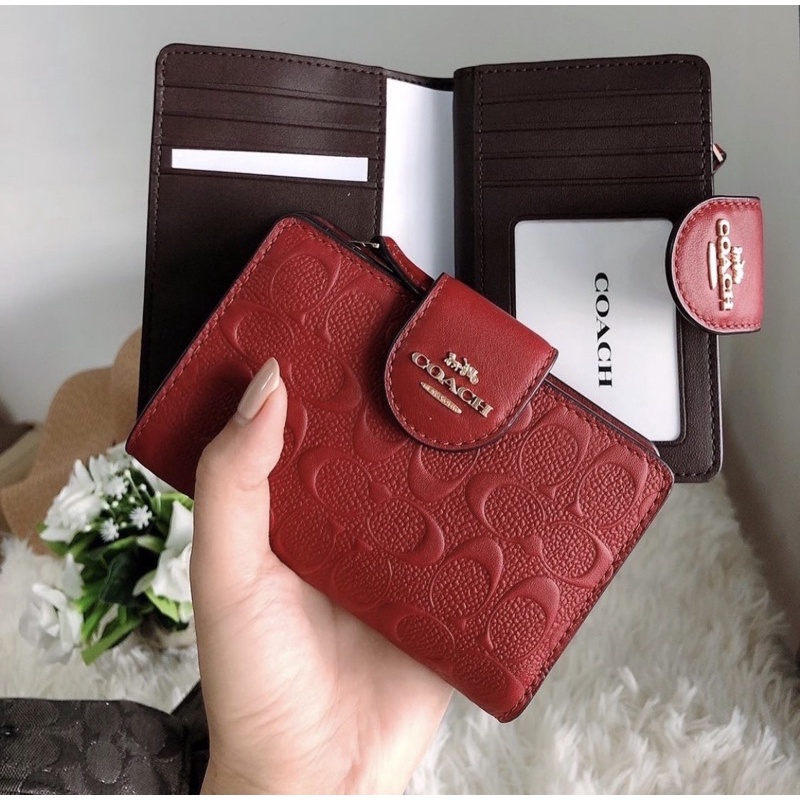 🎀 (สด-ผ่อน) กระเป๋าสตางค์ สีแดงลายซีนูน Coach C5896 Medium Corner Zip Wallet In Signature Leather